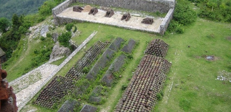 Руины укреплений Рамье / The buildings at Ramiers