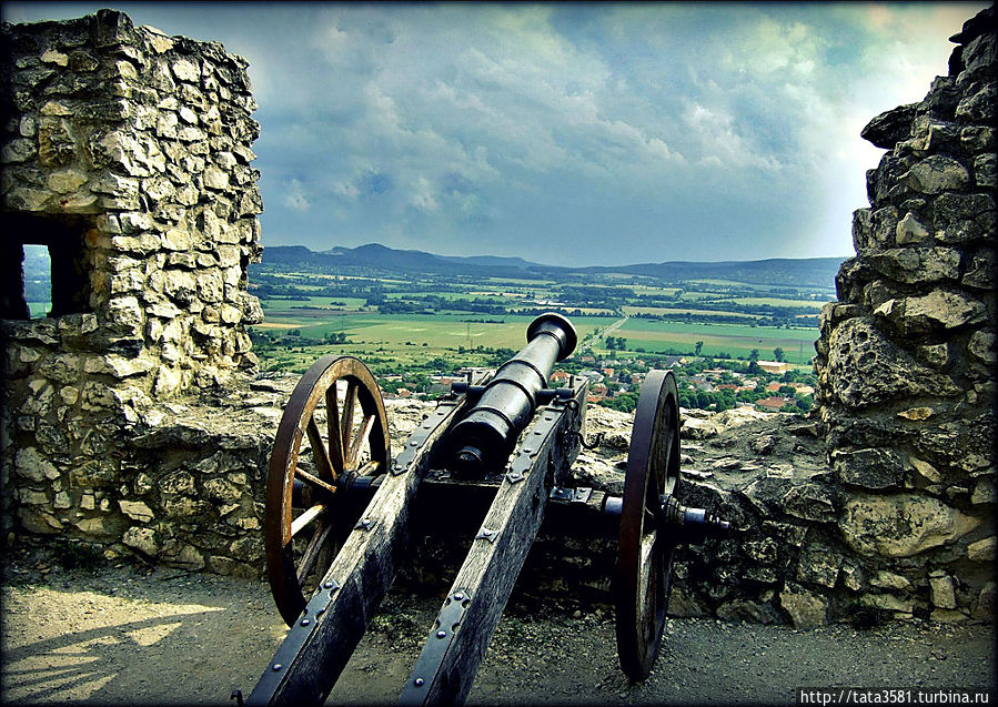 Одна из самых древних крепостей Венгрии Шюмег, Венгрия
