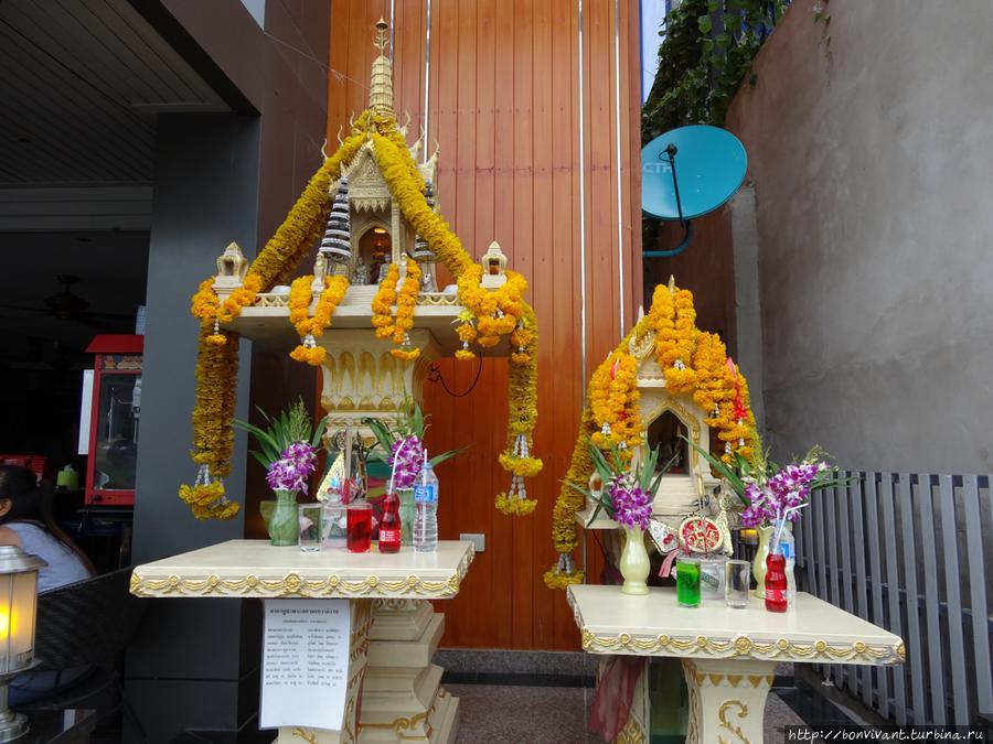 Дома духов и их обитатели Таиланд