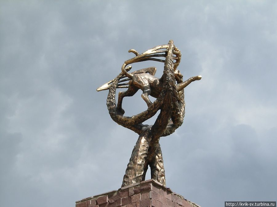 На этой площадке такой обелиск На этой площадке такой обелиск