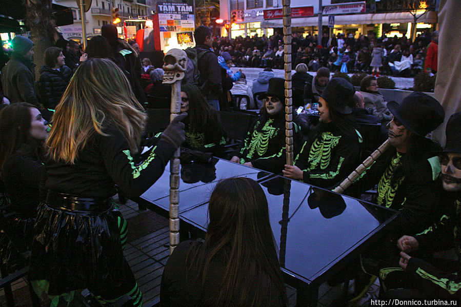 кто здесь? кто здесь?