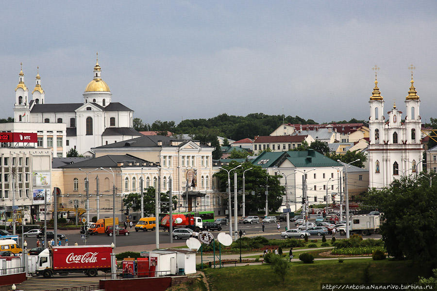 Успенский собор и Воскресенская церковь с другого ракурса. Витебск, Беларусь