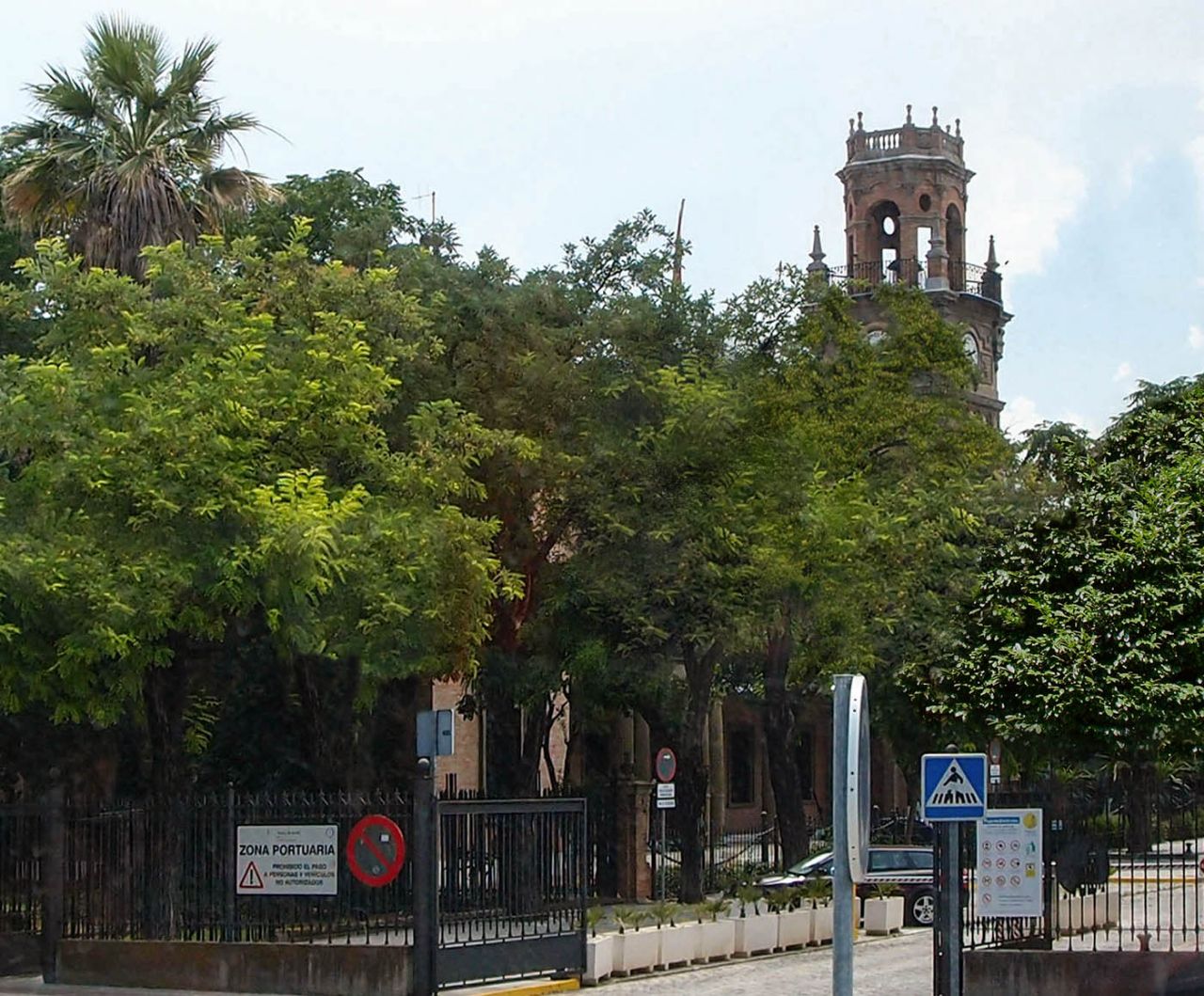 Краски Севильи Севилья, Испания Краски Севильи Севилья, Испания