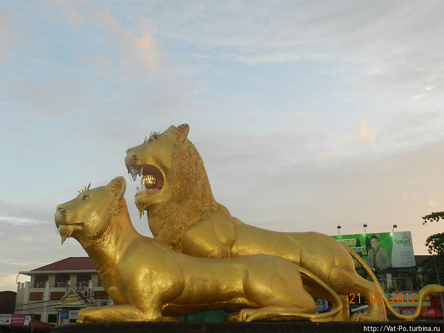 Золотые львы (“Golden Lions Traffic Circle»). Сиануквиль, Камбоджа