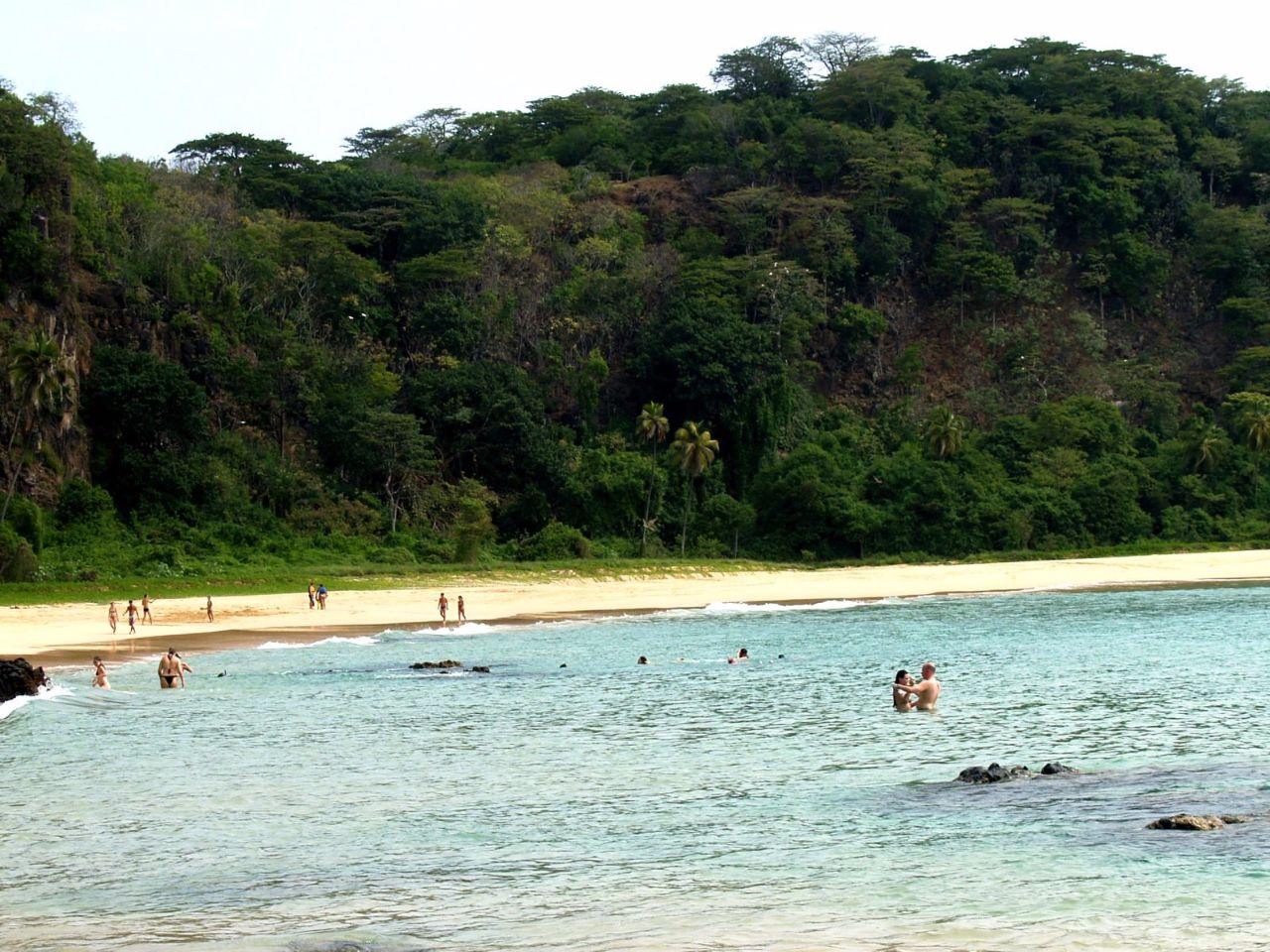 Пляж Залива Саншу Фернанду-ди-Норонья, Бразилия