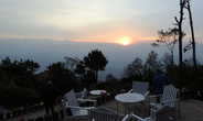 Рассвет в Нагаркоте. Солнце встает из-за Гималаев.