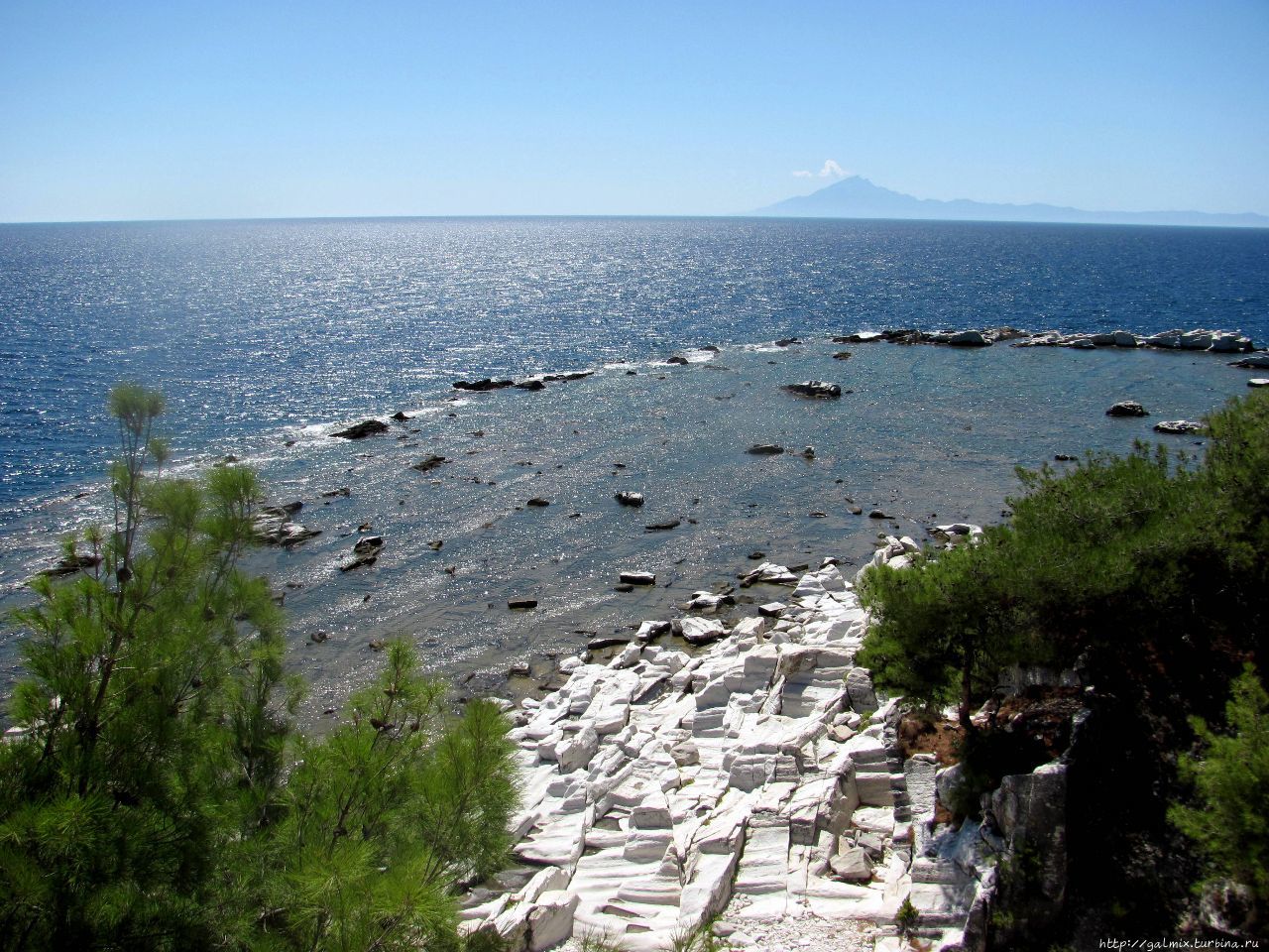 Монастырь Архангела Михаила и пляжи Алике Остров Тасос, Греция