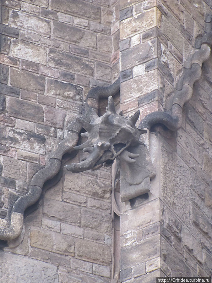 Детали Храма Святого Семейства в Барселоне Барселона, Испания Детали Храма Святого Семейства в Барселоне Барселона, Испания