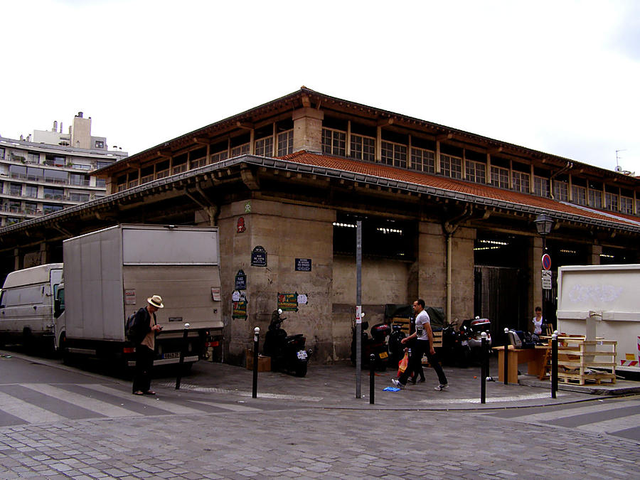 Крытый рыночный павильон. Воскресный день...на соседних улочках пусто, и это дает нам возможность побыть наедине с городом...пока не попадаем на рынок) Париж, Франция Крытый рыночный павильон. Воскресный день...на соседних улочках пусто, и это дает нам возможность побыть наедине с городом...пока не попадаем на рынок) Париж, Франция