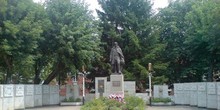 Памятник на территории военного училища ((Из Интернета)