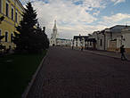 Кремль, одна из центральных аллей.