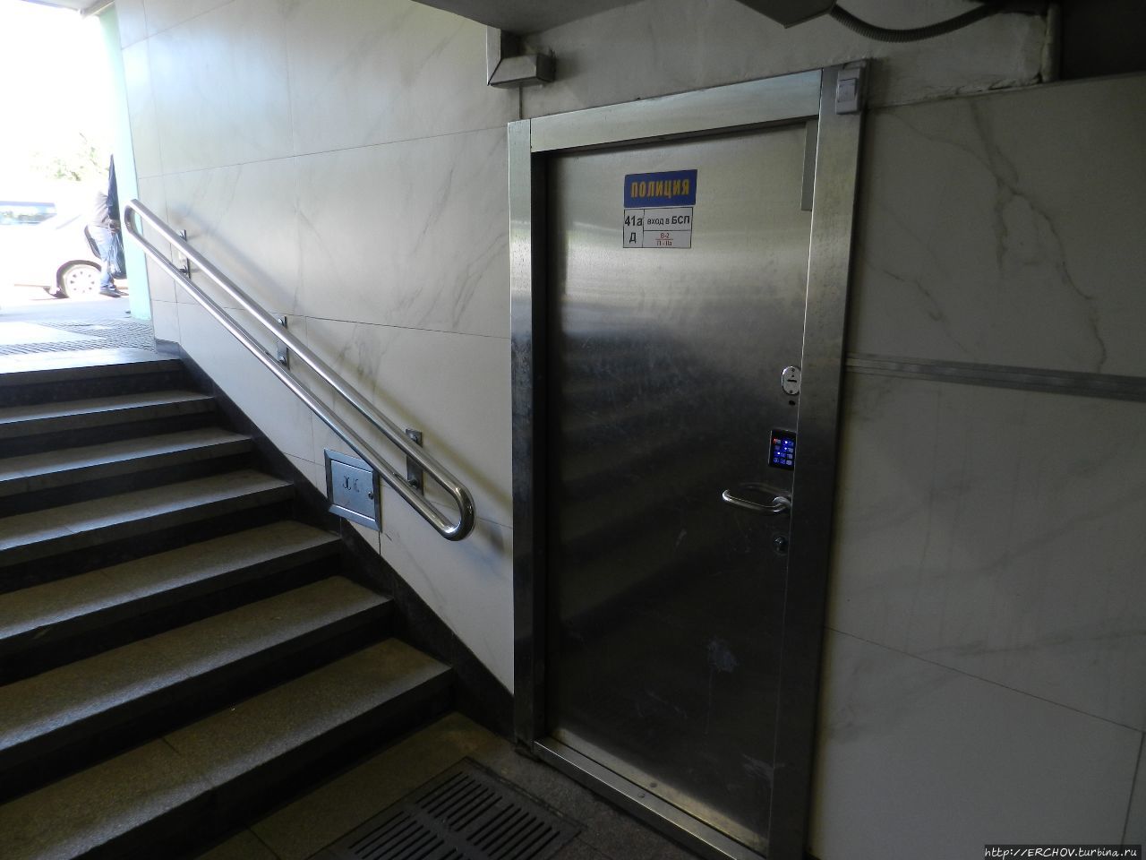 Проходя мимо обычной двери... Москва (город - регион), Россия Проходя мимо обычной двери... Москва (город - регион), Россия