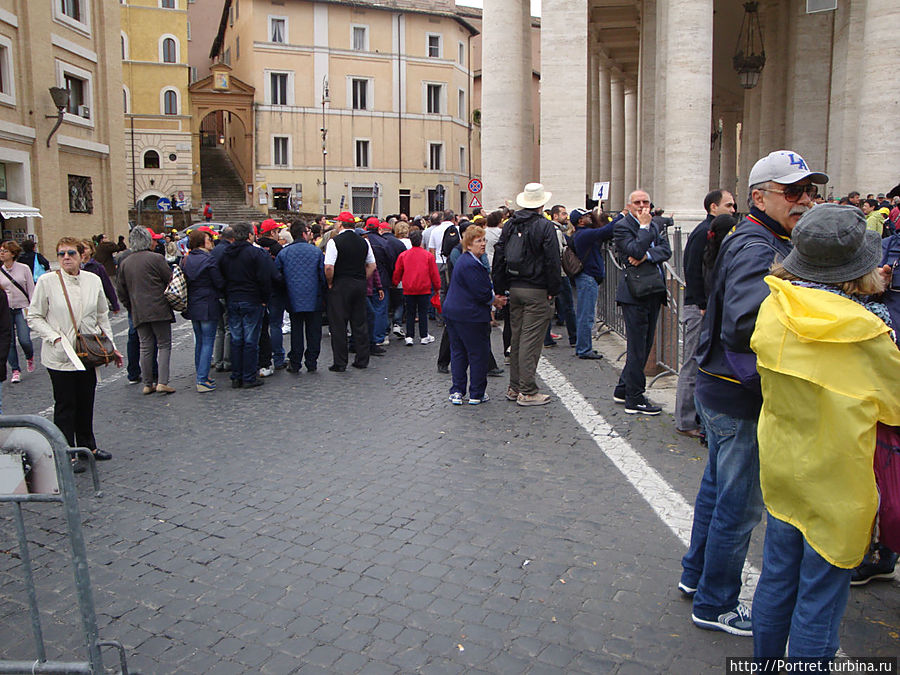 22 мая 2013 года. Рим. Так встречают Папу Римского. Рим, Италия 22 мая 2013 года. Рим. Так встречают Папу Римского. Рим, Италия