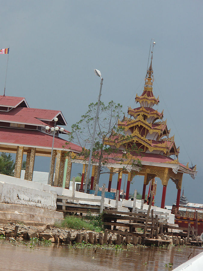 Монастыри озера Инле Озеро Инле, Мьянма Монастыри озера Инле Озеро Инле, Мьянма