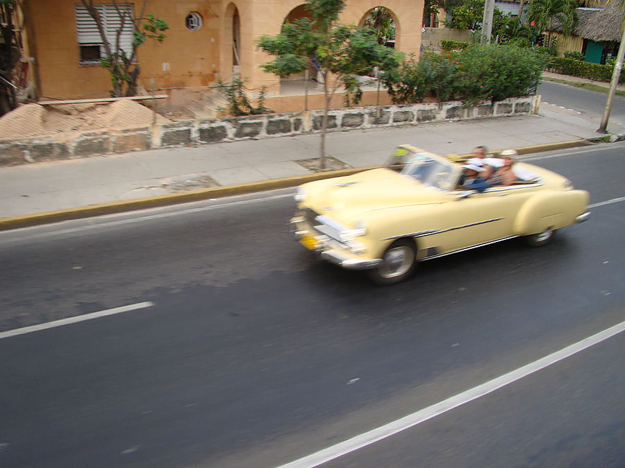 Ретро-автомобили острова Свободы Гавана, Куба Ретро-автомобили острова Свободы Гавана, Куба