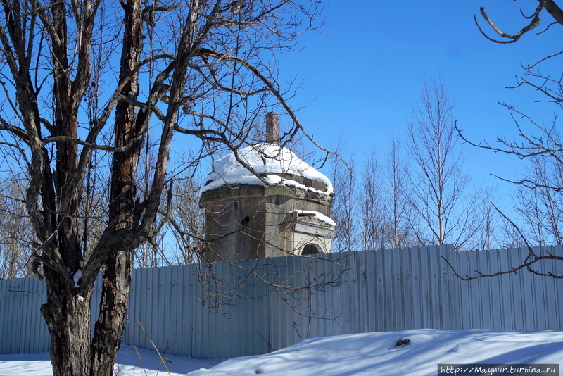 Павильончик находится на частной территории. Южно-Сахалинск, Россия