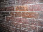 Стена Славы на Мэтью стрит в Ливерпуле