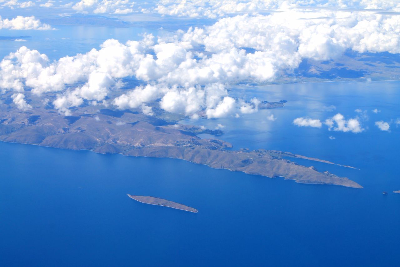 Остров Луны и полуостров Ямпупата, Озеро Титикака