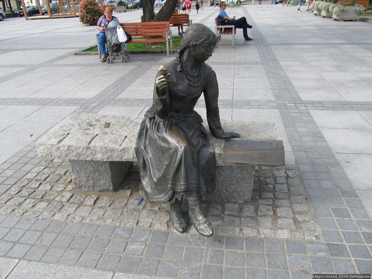 Памятник гуральке Ханке Новы-Тарг, Польша