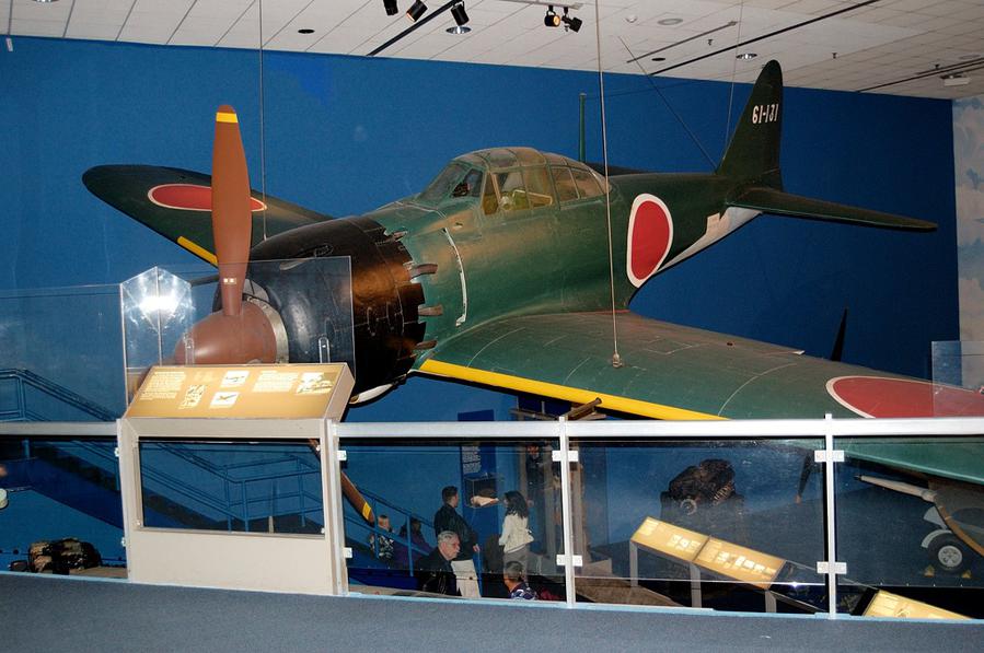 Экспозиция, посвященная Второй Мировой Войне. Знаменитый японский истребитель Мицубиси Зеро-сен Вашингтон, CША