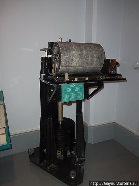 Сейсмограф.Был установлен на цунамистанции Сейсмограф.Был установлен на цунамистанции