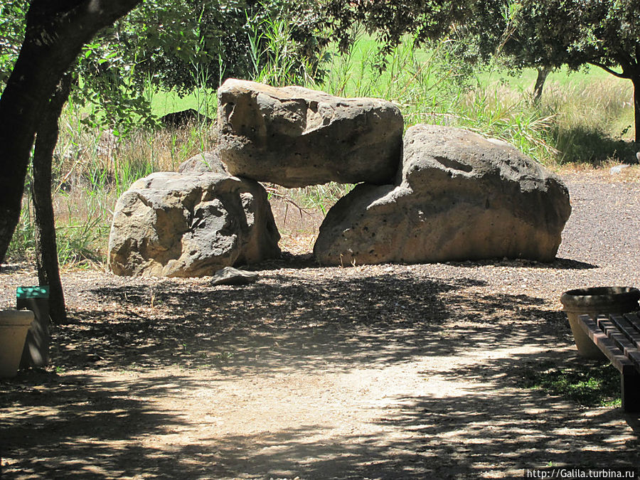 Сад камней в парке Яркон Тель-Авив, Израиль Сад камней в парке Яркон Тель-Авив, Израиль