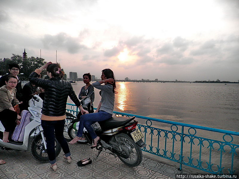 Закат у Западного Озера Ханой, Вьетнам