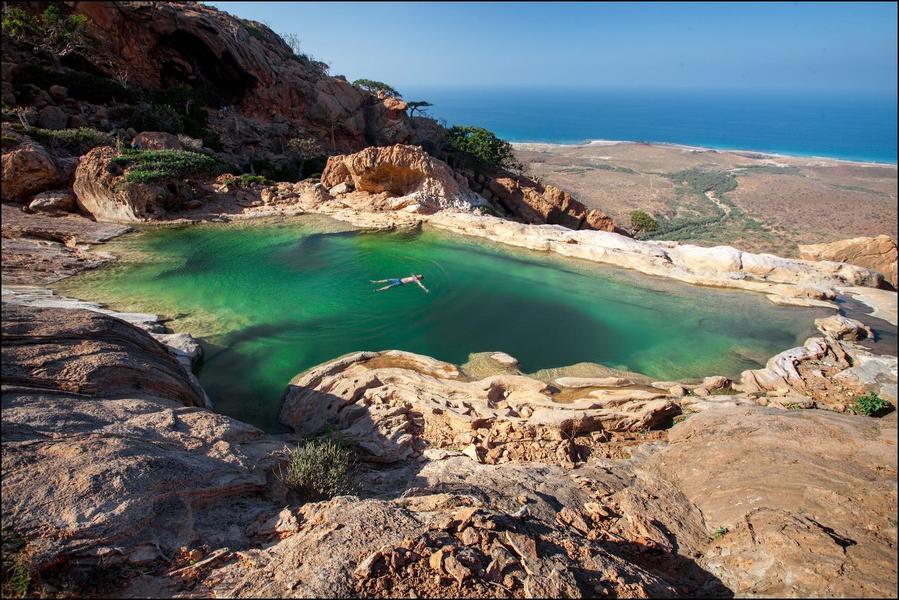 Природный бассейн в долине Wadi al Shiifa Йемен