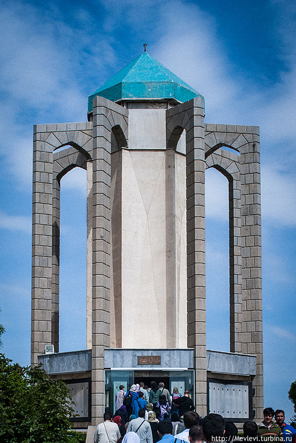 Мавзолей Бабы Тахер Орьяна в Хамадане