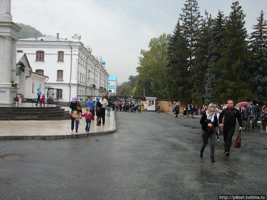 Вход в лавру Святогорск, Украина