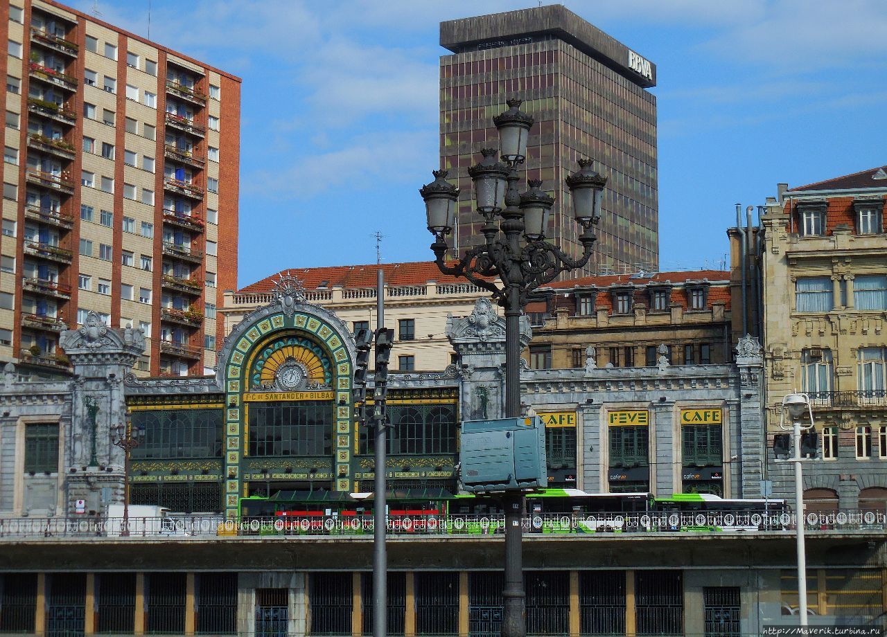 Здание вокзала Estacion de Santander. Бильбао, Испания