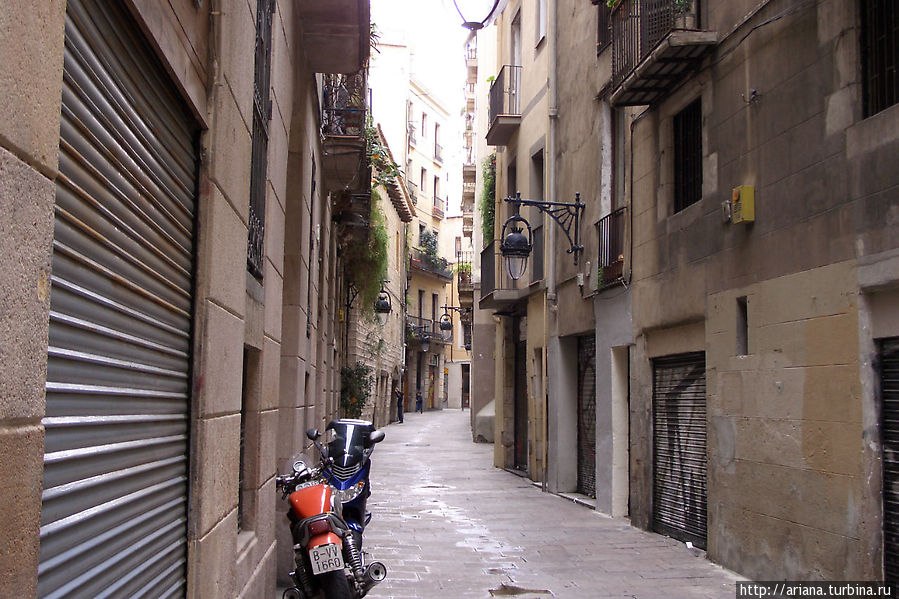 Улочки Готического квартала Барселона, Испания