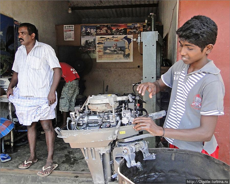 Мастерская по ремонту моторов — весьма прибыльное предприятие. А детей с сызмальства к делу приучать нужно... Мастерская по ремонту моторов — весьма прибыльное предприятие. А детей с сызмальства к делу приучать нужно...