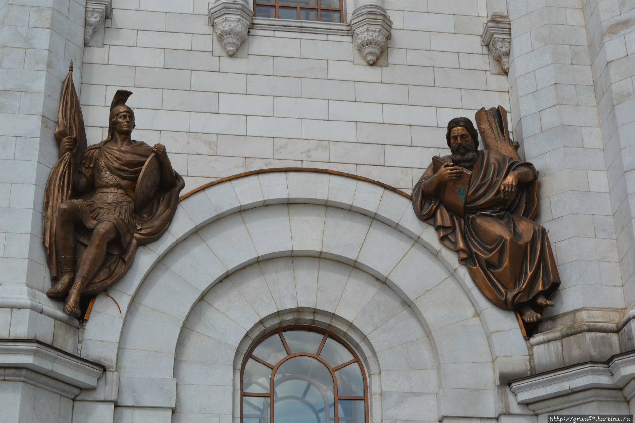 Храм Христа Спасителя. Горельефы на северном фасаде Москва, Россия