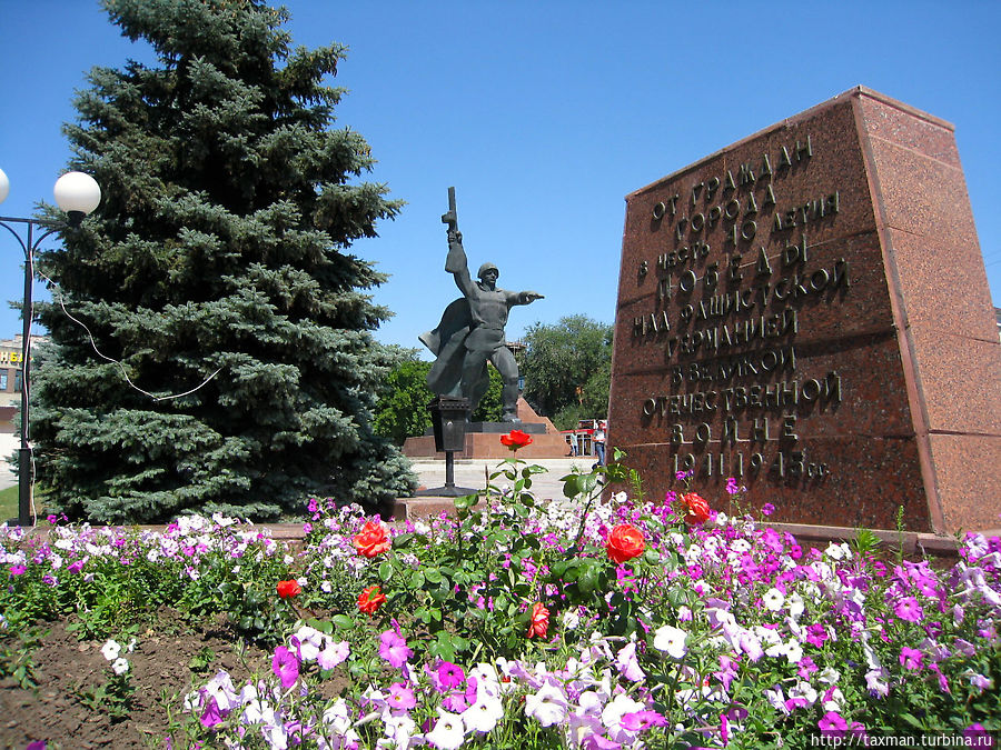 Монумент солдатам, погибшим за освобождение города