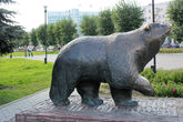 Памятник медведю.