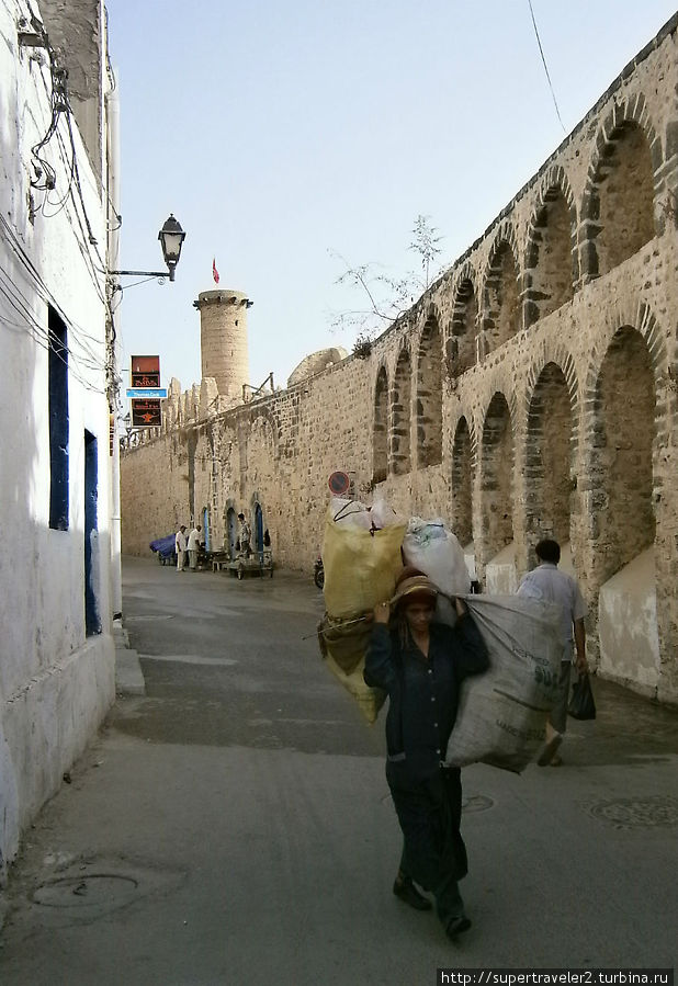 Крепостная стена медины изнутри Сусс, Тунис