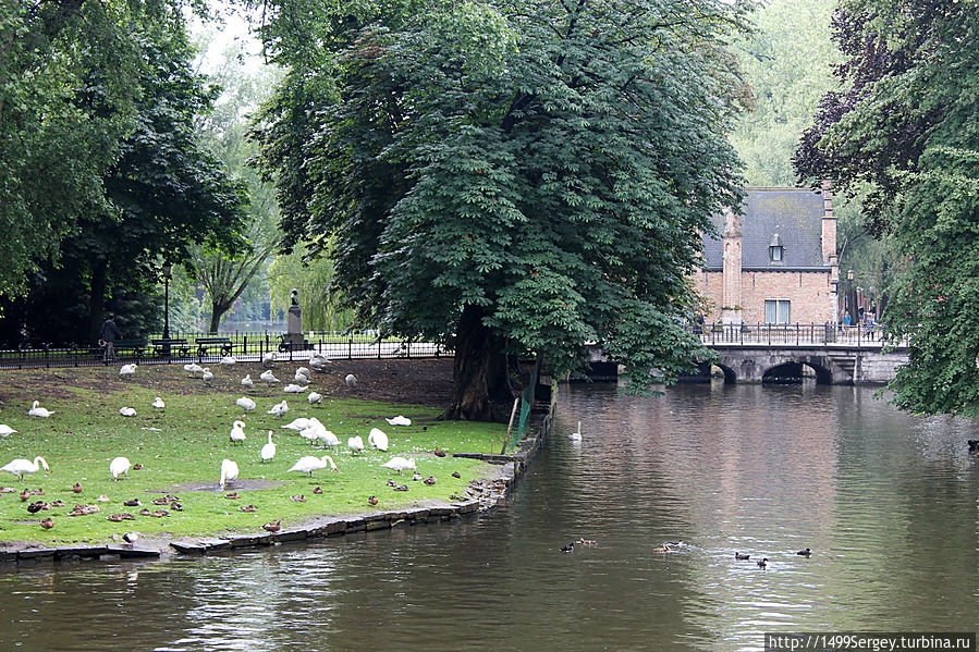 Озеро Любви и дом смотрителя шлюзов Озеро Любви и дом смотрителя шлюзов