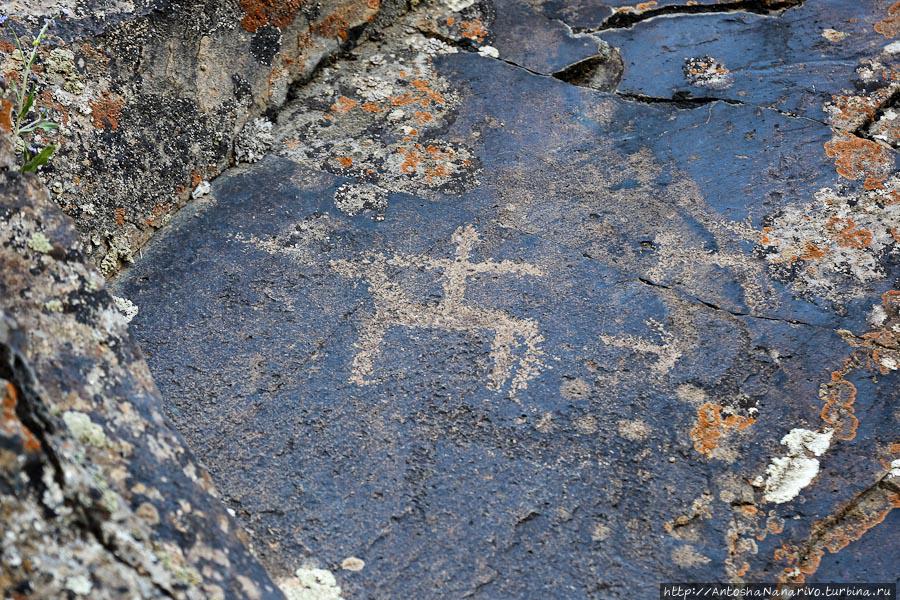 Всадник, один из самых известных петроглифов. Горно-Бадахшанская область, Таджикистан