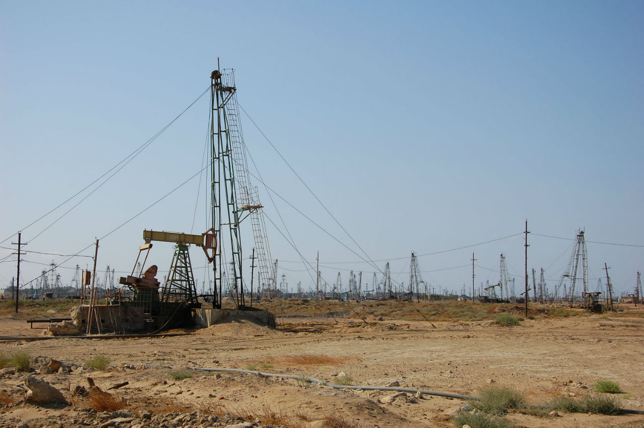 Добыча нефти Апшеронский район, Азербайджан