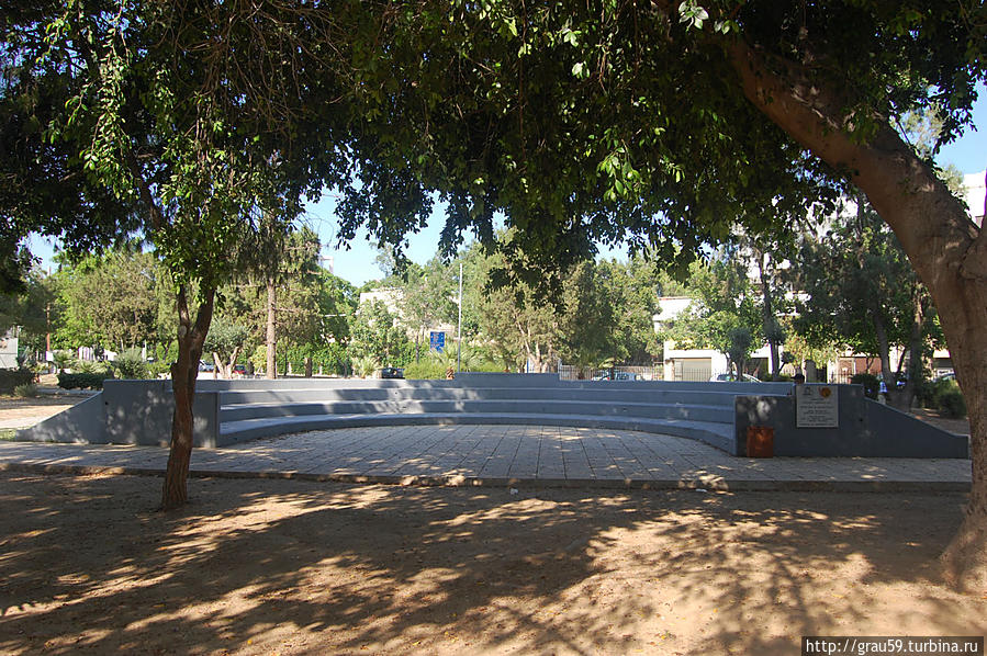 В городских садах Ларнаки Ларнака, Кипр