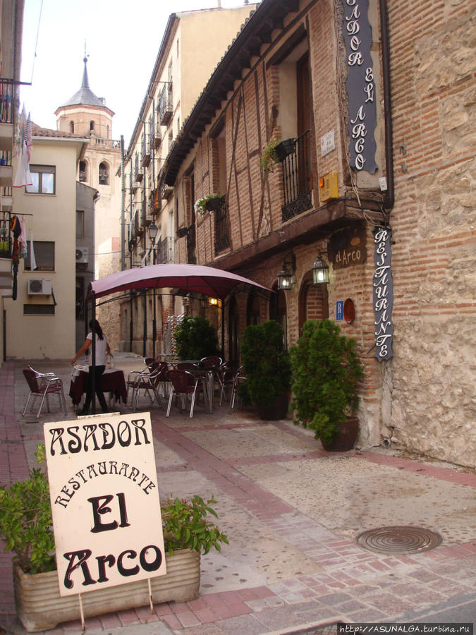 Город в стиле мудехар... Аревало, Испания