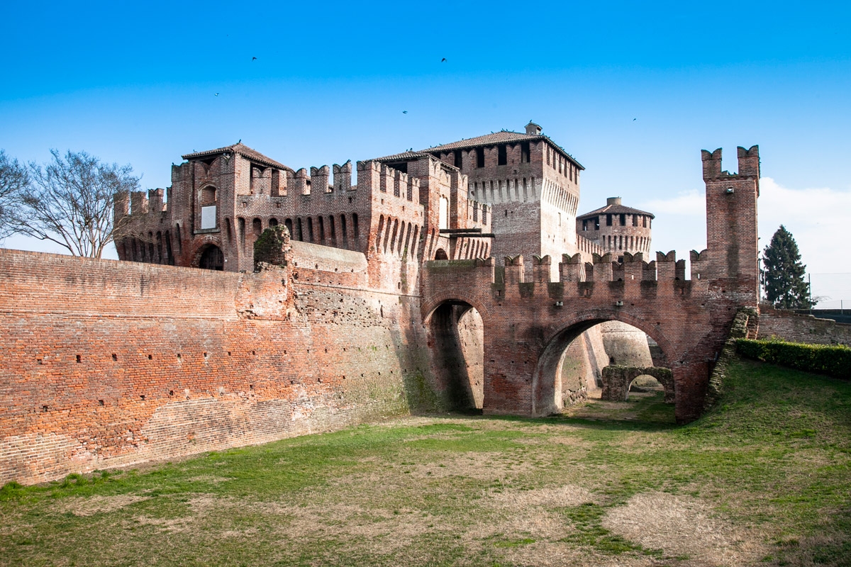 Архитектурный стиль города Soncino (провинция Cremona) Сончино, Италия