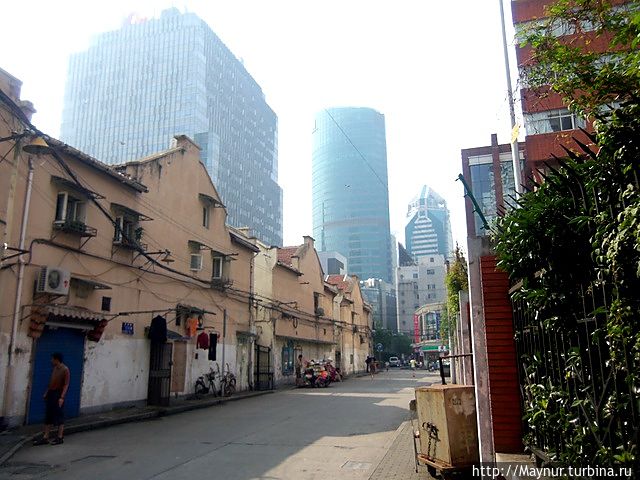 Старое на фоне нового. Шанхай, Китай