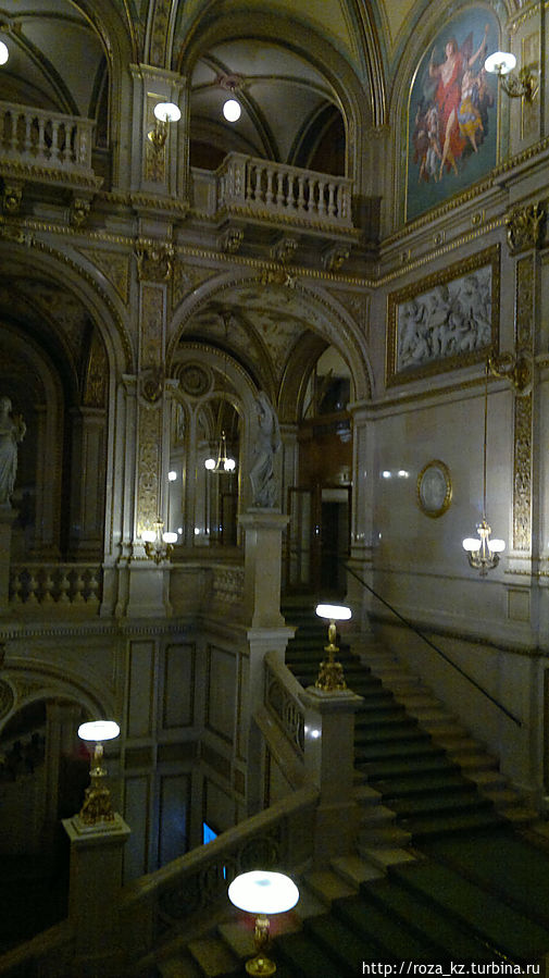 лестница, ведущая на балкон лестница, ведущая на балкон