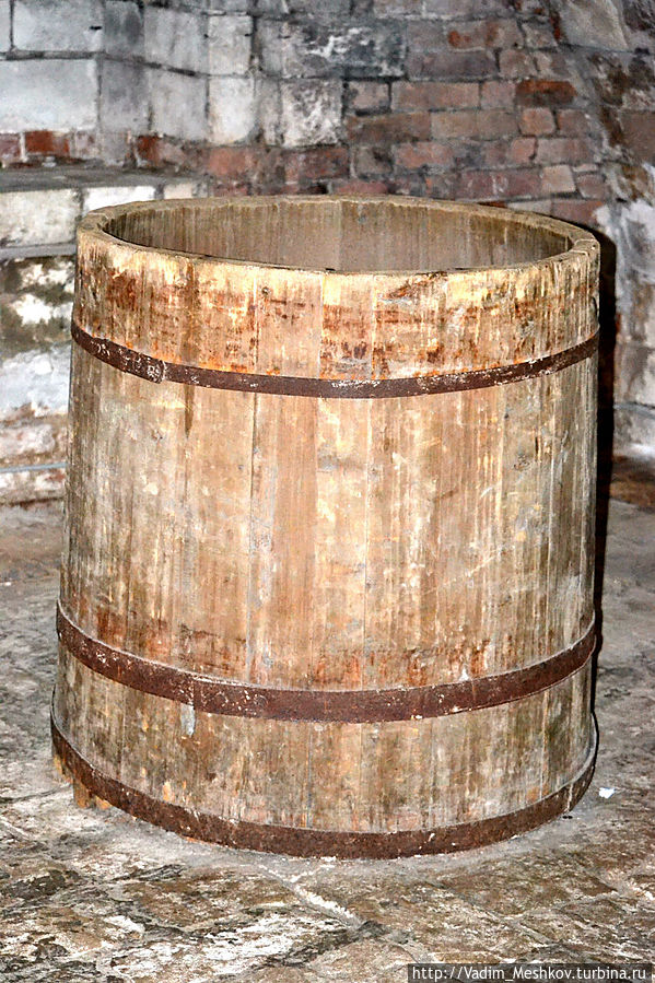 Бочка в средневековом подвале, XVIв Бочка в средневековом подвале, XVIв