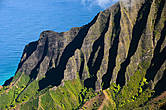 Самый фотографируемый пейзаж на Кауаи — вид на долину Калалау со смотровой площадки в Kōkeʻe State Park.