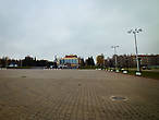 ДК «Нефтьче», памятник нефтяникам и площадь с длинным названием Площадь перед ДК «Нефтьче»