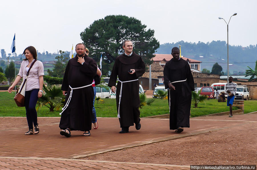 Европейские монахи. Кибехо, Руанда