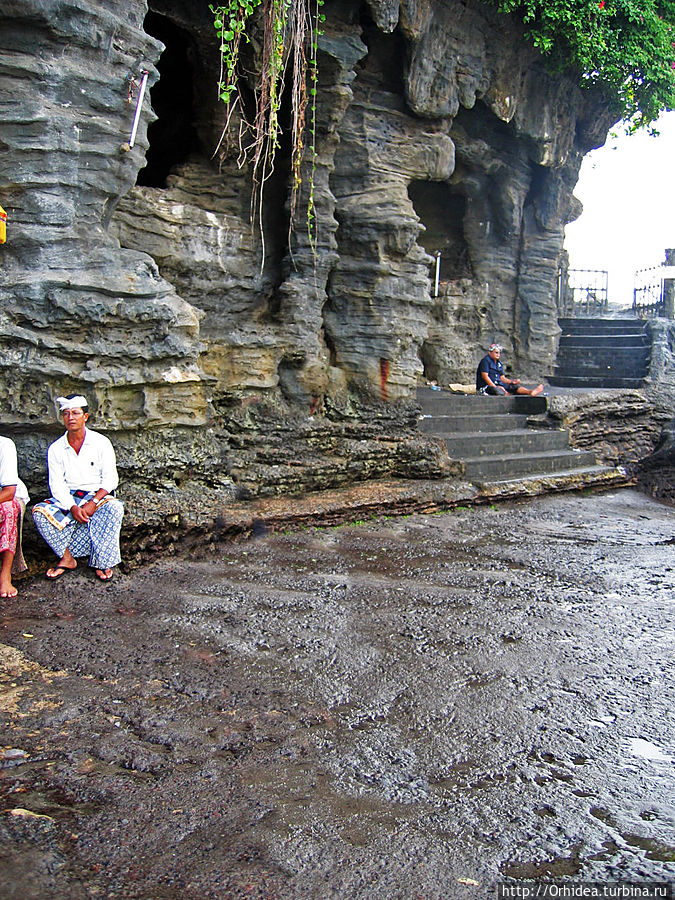 Храм Танах-Лот, прогулки во время отлива Танах-Лот, Индонезия